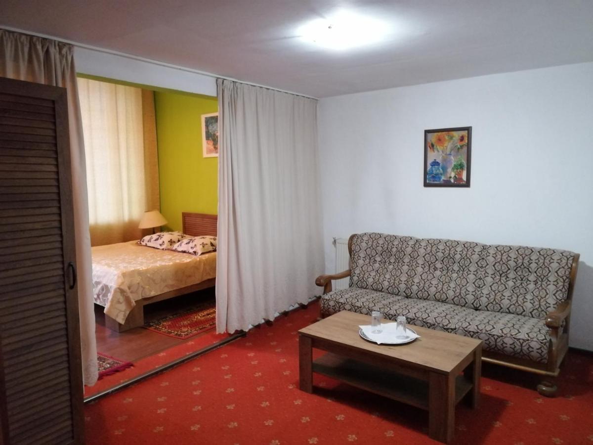 Hotel Rares Botoşani Exteriör bild
