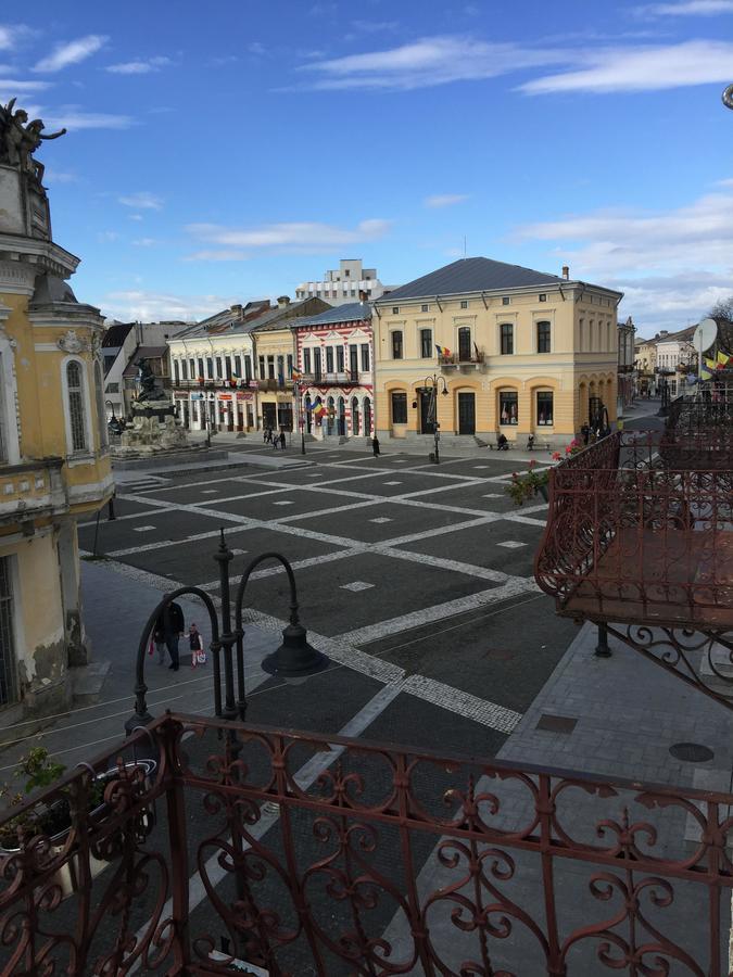 Hotel Rares Botoşani Exteriör bild