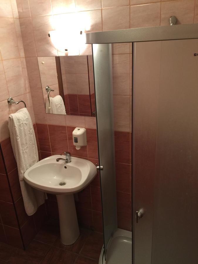 Hotel Rares Botoşani Exteriör bild