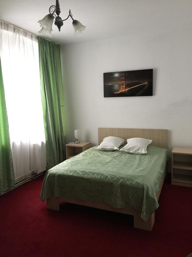 Hotel Rares Botoşani Exteriör bild