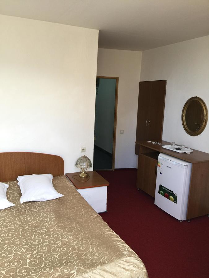 Hotel Rares Botoşani Exteriör bild
