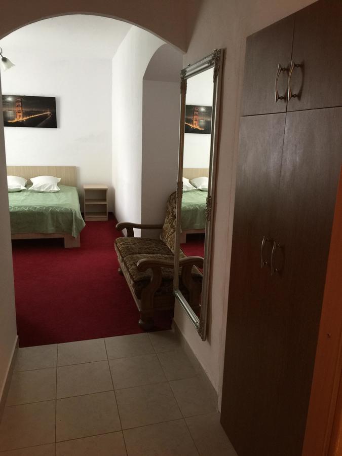 Hotel Rares Botoşani Exteriör bild