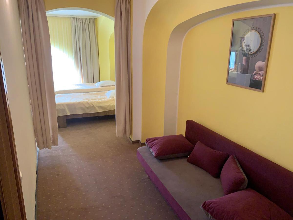 Hotel Rares Botoşani Exteriör bild