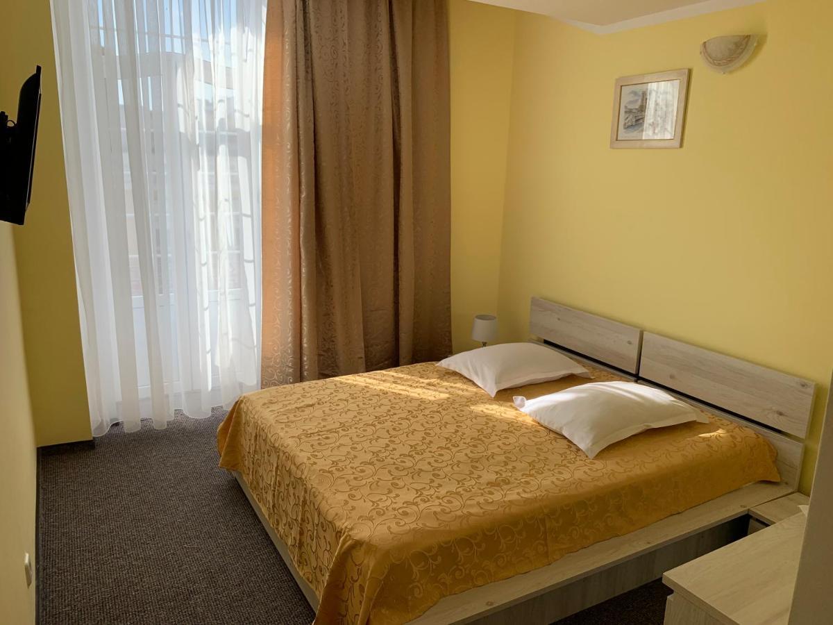 Hotel Rares Botoşani Exteriör bild