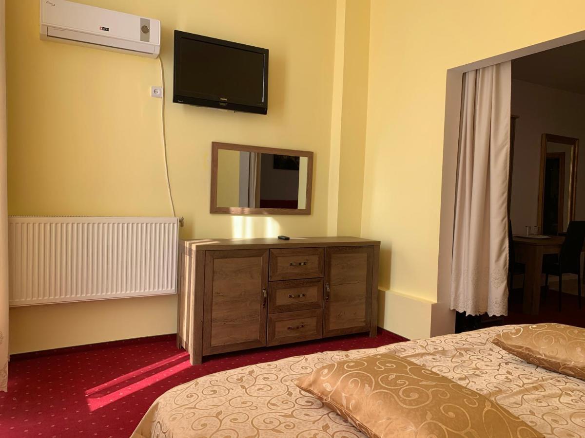 Hotel Rares Botoşani Exteriör bild